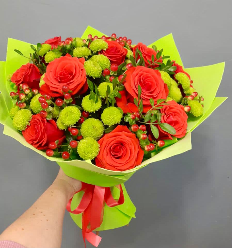 Букет цветов из: Хризантемы и Розы в Подлужном