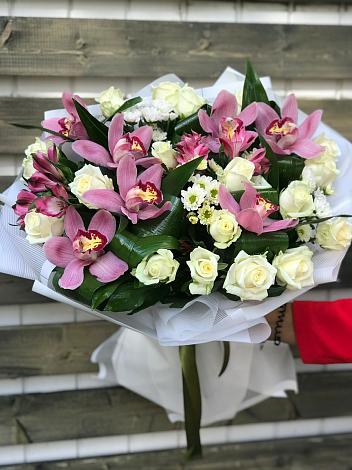 Букет цветов из: Розы и Хризантемы в Подлужном
