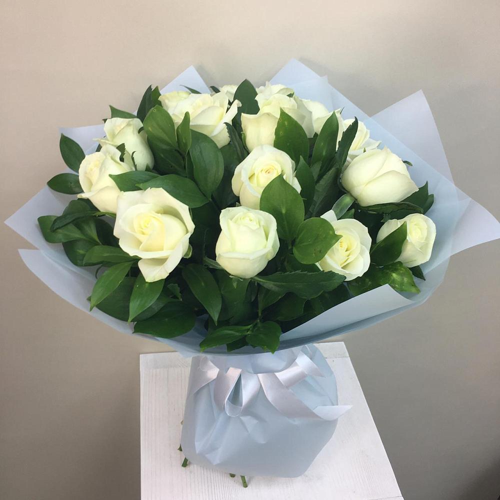 Букет 15 Белых роз Проуд в Подлужном