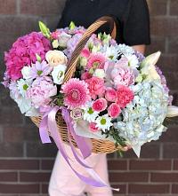 Композиция солнечный день в Подлужном Цветочная композиция из Розы, Хризантемы, Пионы и Лизиантусы в корзине в Подлужном
