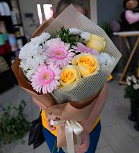 Букет цветов из:  Герберы, Розы и Хризантемы в Подлужном