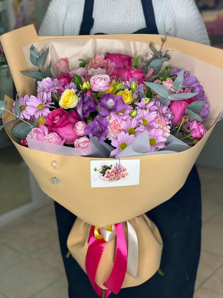 Букет цветов из: Хризантемы, Гвоздики и Альстромерии в Подлужном