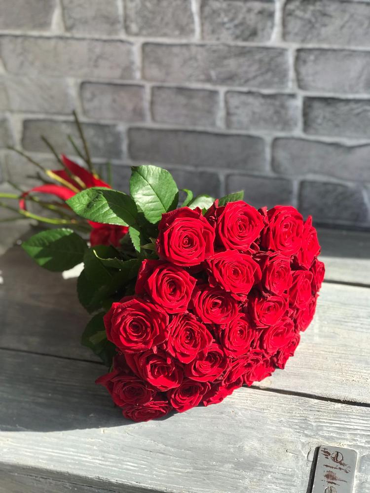 Букет Красные розы Фридом в Подлужном