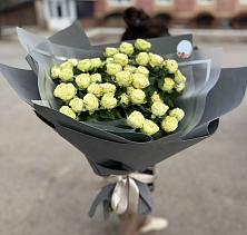 Букет Белые кустовые розы Солинеро в Подлужном