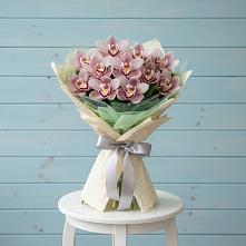 Букет цветов из:  Орхидеи и Розы в Подлужном
