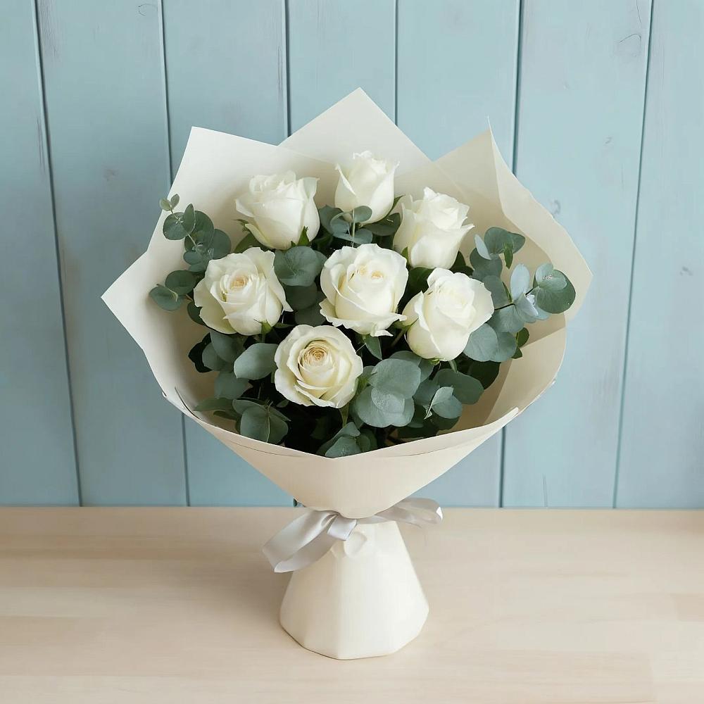 Букет Белые розы в Эвкалипте в Подлужном