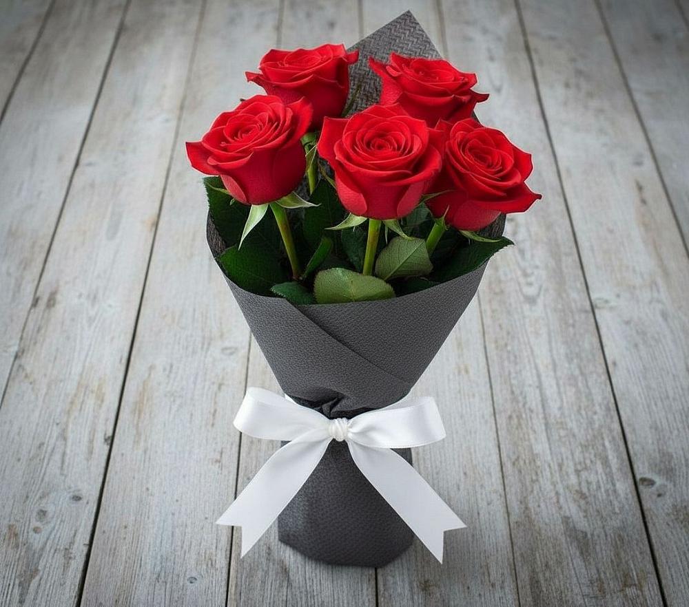 Букет 5 Красных роз Эдлесс Лав в Подлужном