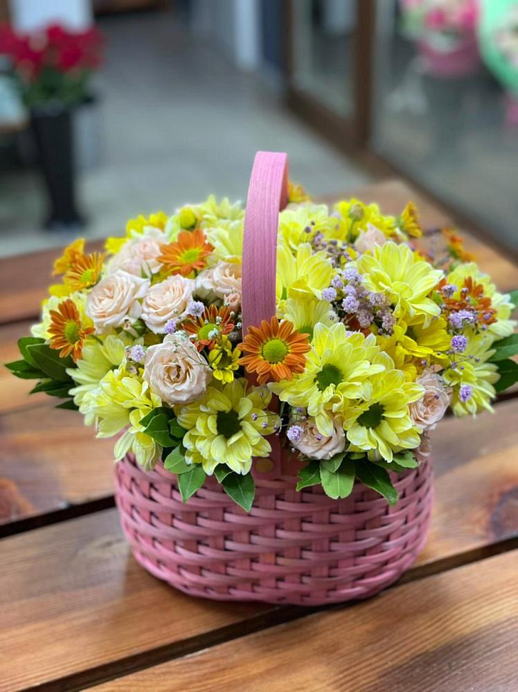 Цветочная композиция из Хризантемы и Розы в корзине в Подлужном