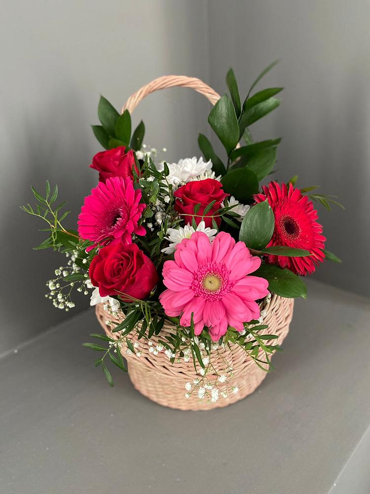 Цветочная композиция из Розы, Хризантемы и Герберы в корзине в Подлужном