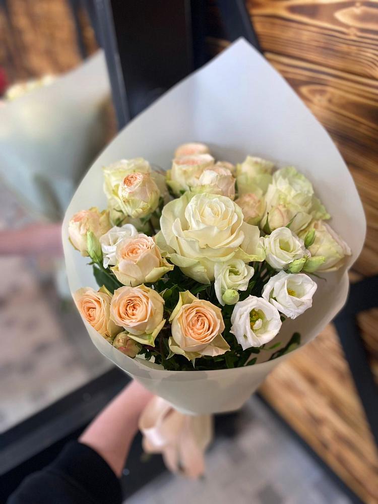 Букет цветов из: Розы и Лизиантусы в Подлужном